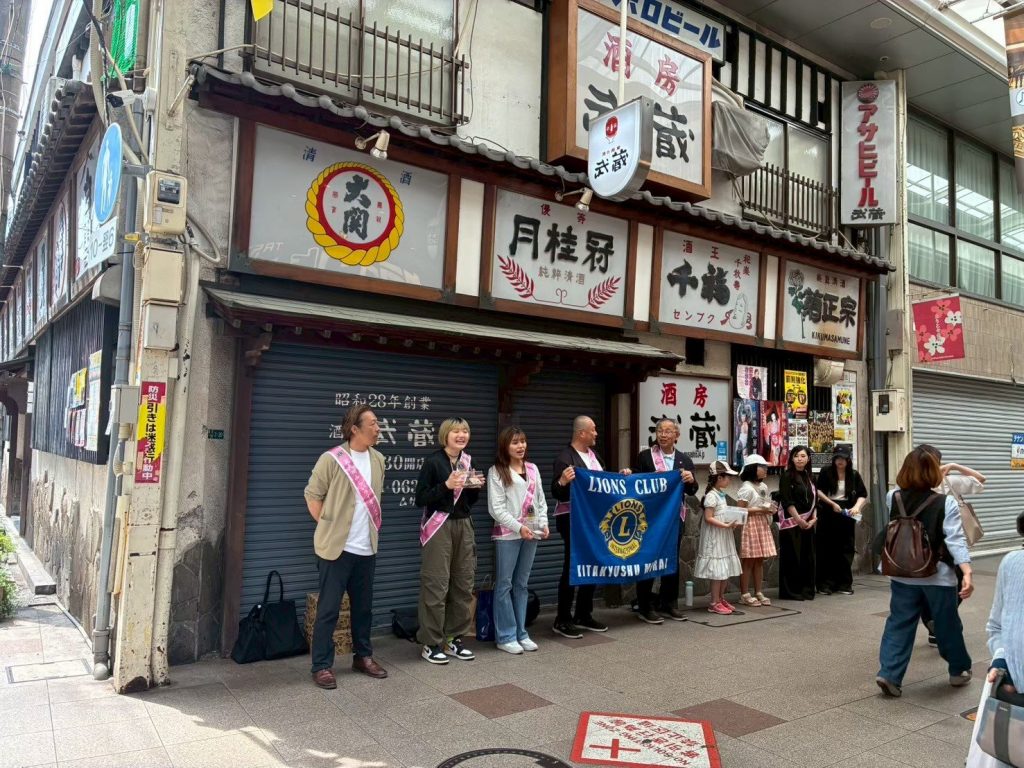 商店街で能登半島地震の募金を呼びかけるメンバーたち